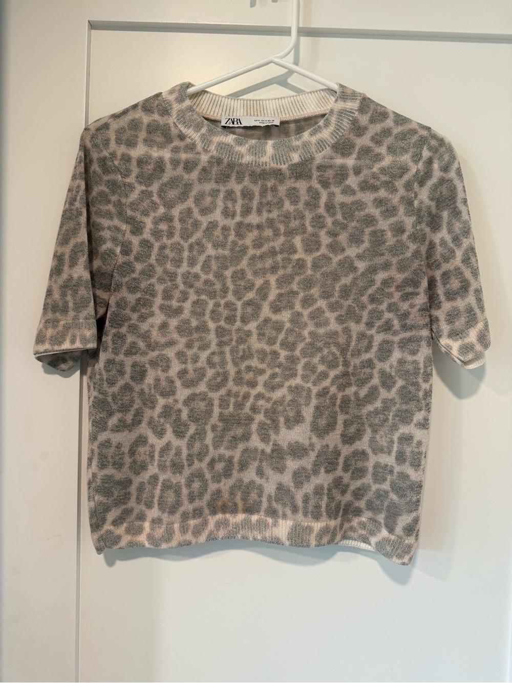 ZARA Girls Leopard Print Short Sleeve knit in Gray and Cream